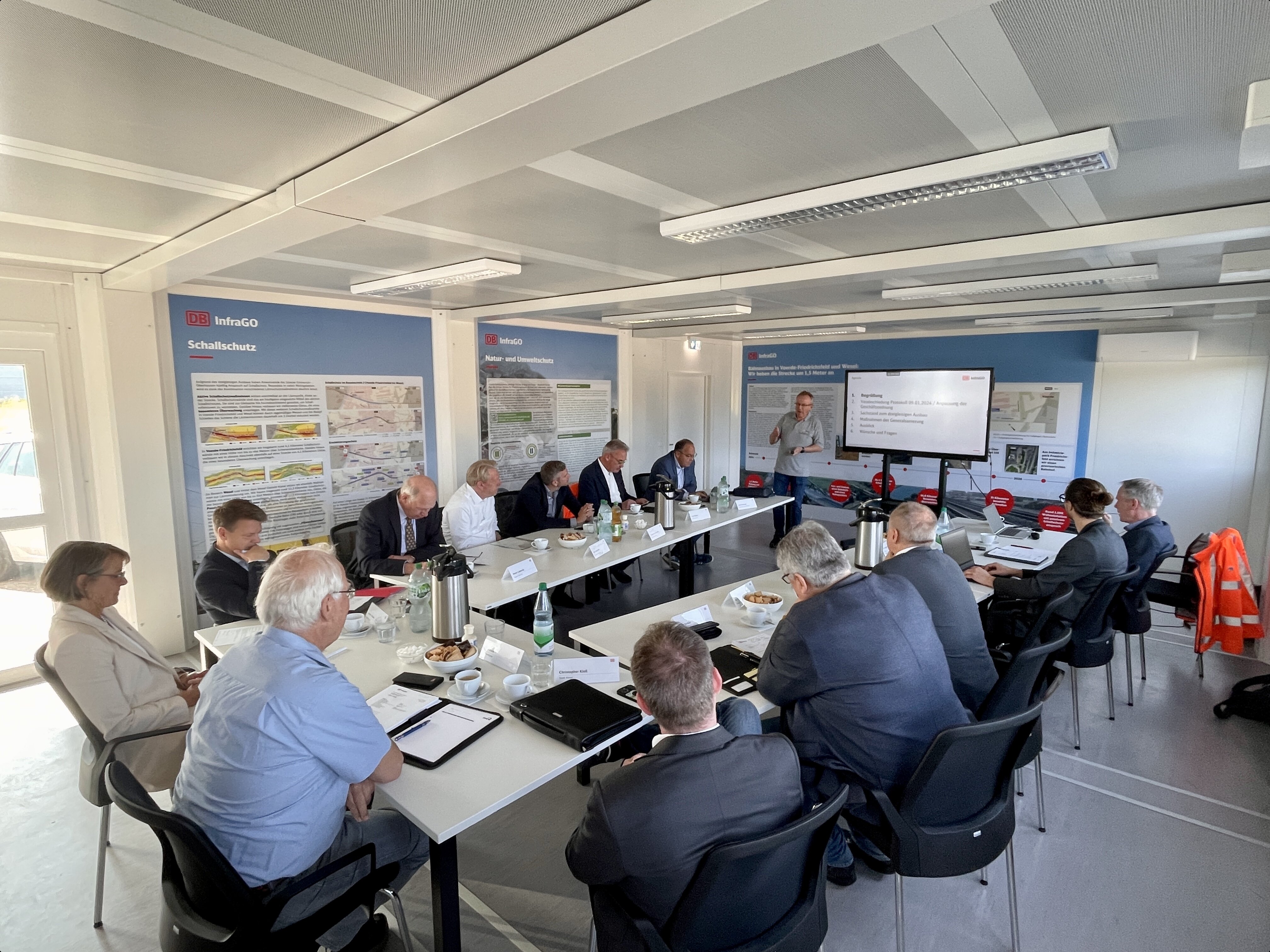 Das Gremium kam zunächst zusammen, um einen Überblick über den aktuellen Stand des Projekts zu erhalten. Foto: DB AG Das Gremium kam zunächst zusammen, um einen Überblick über den aktuellen Stand des Projekts zu erhalten. Foto: DB AG