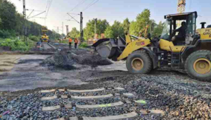 An der Eisenbahnüberführung (EÜ) Alsbach wurden Verbauten in die Baugrube eingebracht, die das Erdreich stabilisieren.