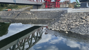 An der Eisenbahnüberführung (EÜ) Lippe haben die Vorbereitungen für den Einschub des zweiten Überbaus stattgefunden.