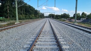 Blick auf das neue dritte Gleis in Rees-Haldern. 