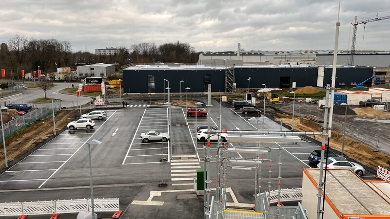 Das Bild zeigt den Park-and-Ride-Parkplatz am provisorischen Bahnhof Friedrichsfeld. Foto: DB AG Das Bild zeigt den Park-and-Ride-Parkplatz am provisorischen Bahnhof Friedrichsfeld. Foto: DB AG