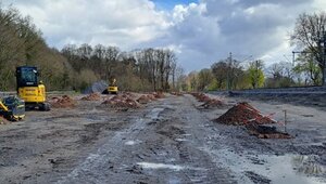An der Baustelleneinrichtungsfläche Alt-Sonsfeld wurde mit dem Rückbau der Einrichtungsfläche begonnen.  Dafür wurden zunächst Bodenproben entnommen. 