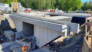 Die neue Eisenbahnüberführung für den Fuß- und Radverkehr Hühnerstraße wurde eingeschoben: Foto: Thomas & Bökamp Ingenieurgesellschaft mbH