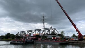 Die letzte Bestandsbrücke über den Wesel-Datteln-Kanal wurde erfolgreich ausgeschwommen. 