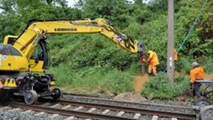 Auf der Suche nach Blindgängern in Emmerich-Elten, um mögliche nicht detonierte Bomben aufzuspüren und zu entfernen. 