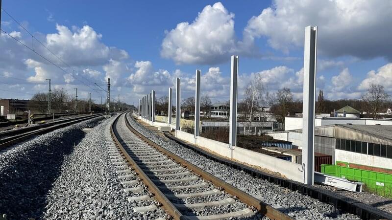 In der jüngsten Sperrung haben wir Schallschutzwände entlang der Weseler Straße realisiert. Foto: DB AG